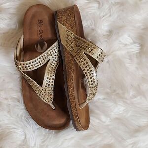 ‎Bio Gold made in Italy gold glitter stone accents sandals